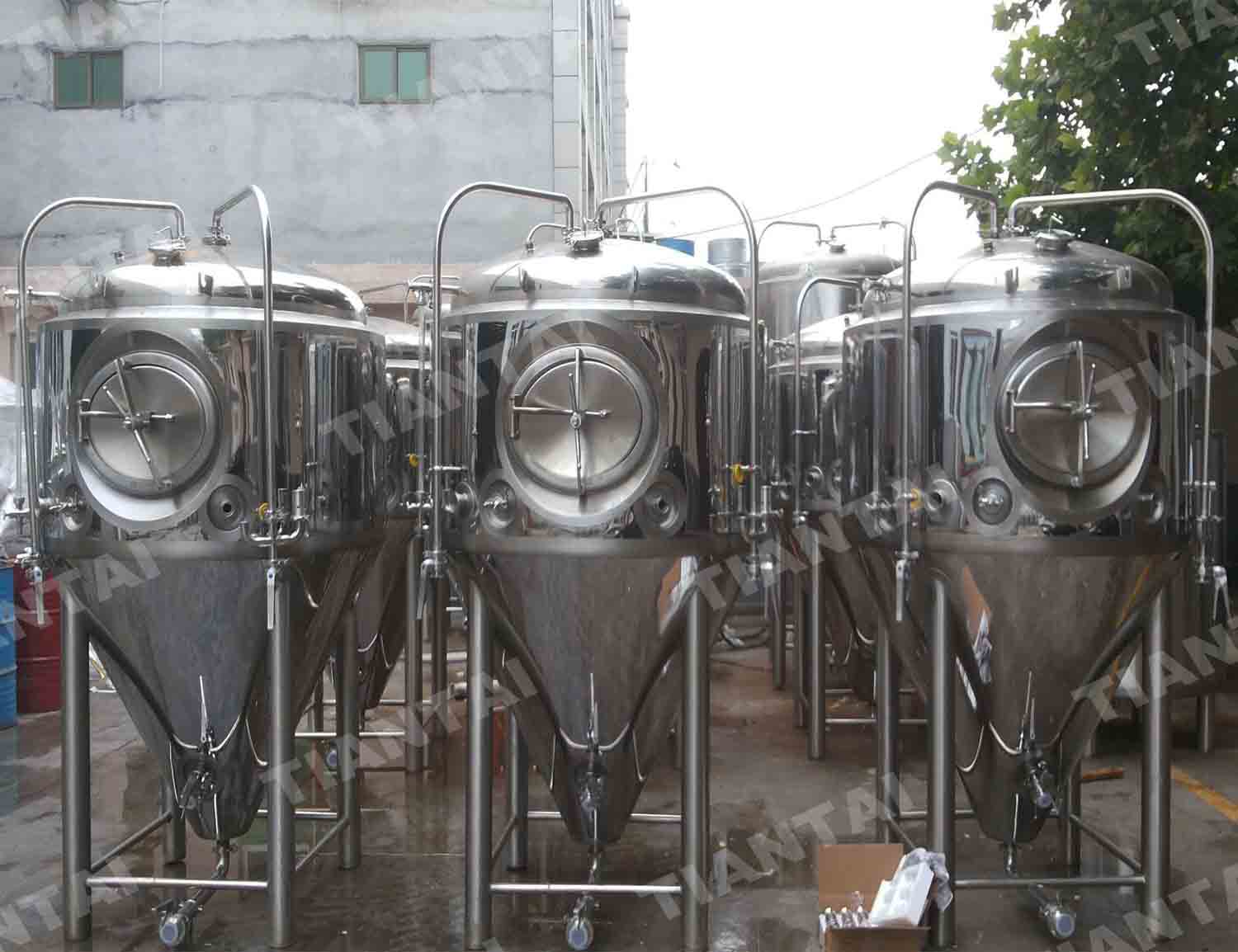Secondary fermentation tank